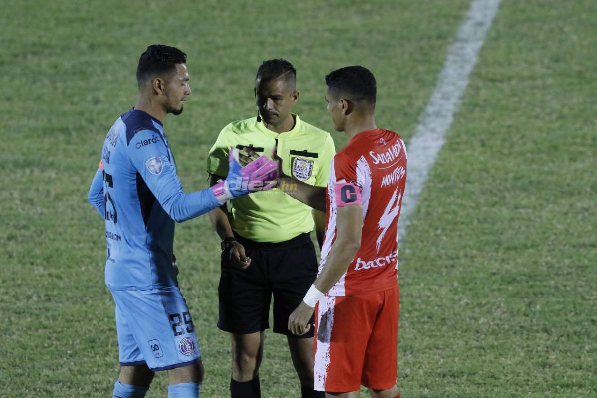 NO SE VIO EN TV: El fantasma en el Morazán, detallazo a jugadores del Vida y expulsión del Buba López