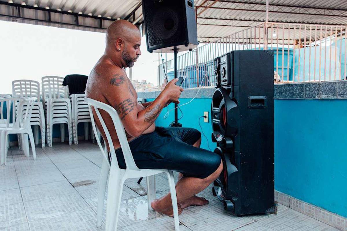 Así es Vila Cruzeiro, la favela más peligrosa de Brasil donde vive Adriano: “Veo a mi padre en cada uno de estos callejones”