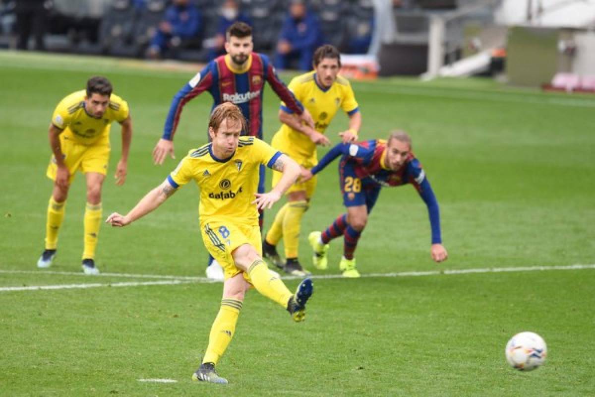 Fotos: Messi frustrado, Choco Lozano festejando con jugadores del Cádiz y tapada de Ledesma