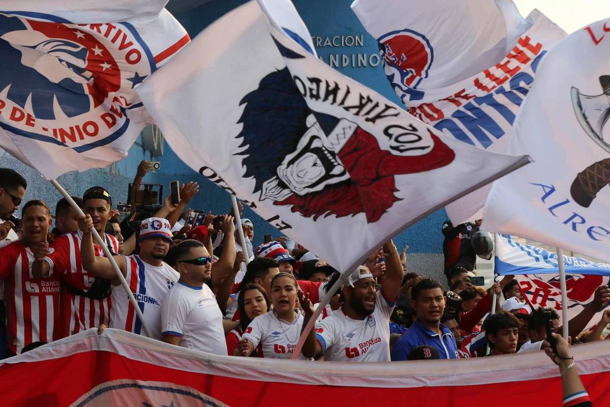 Hasta el Chelito se unió: La épica entrada del Olimpia al Nacional y la fiesta que montó la Ultra Fiel en el Chelato Uclés