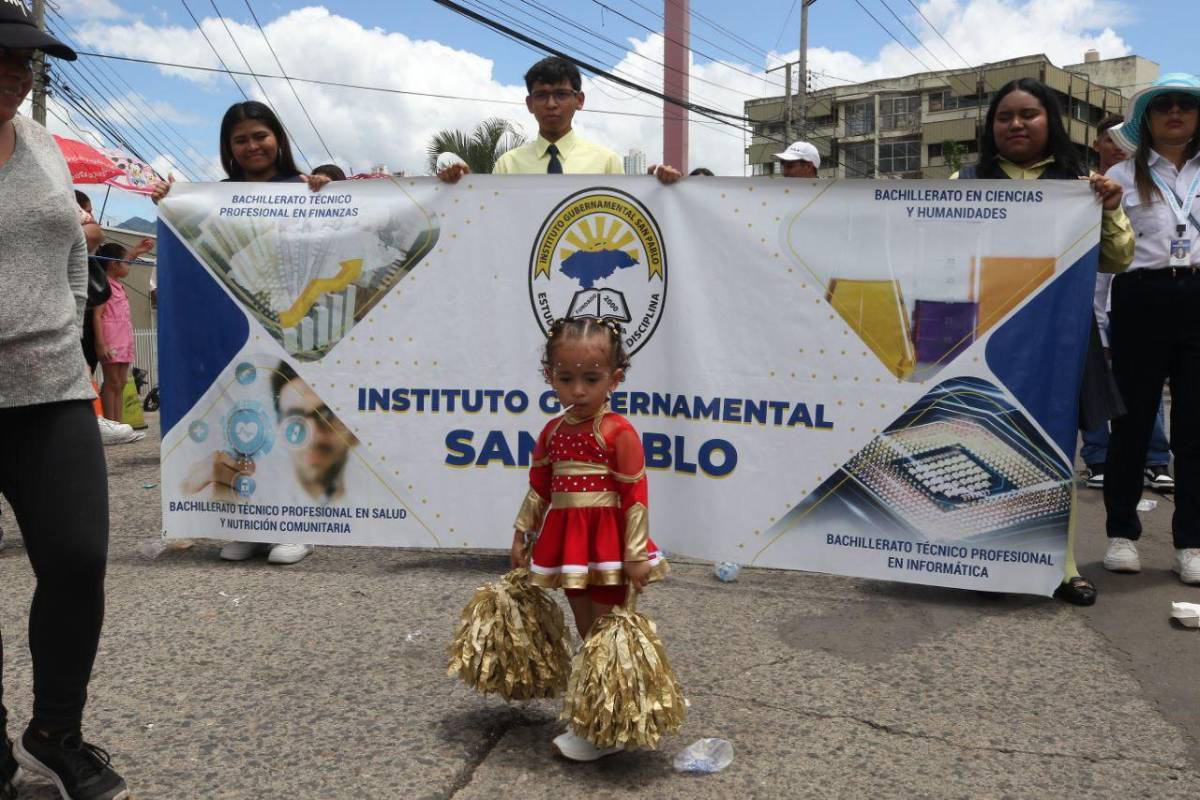 Honduras: tiktokers en excelencia académica, bellas presentadoras, Teófimo López presente y patriotismo en el desfile del 15 de septiembre