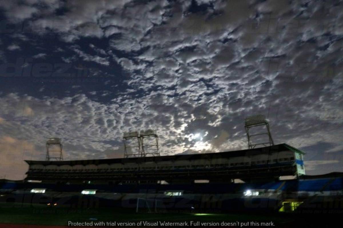 FOTOS: Real España prepara el choque contra Olimpia bajo la luna llena