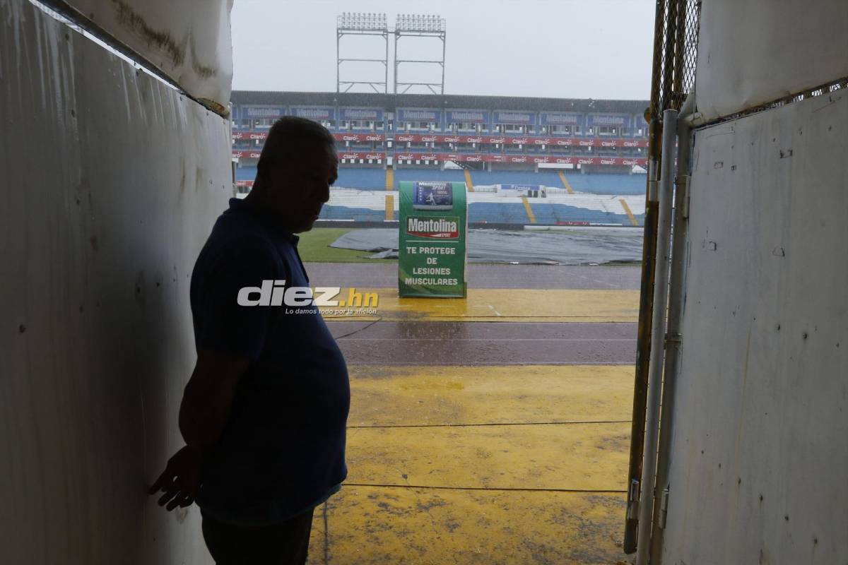 ¡A ponerle la lona de emergencia! Así luce el estadio Olímpico previo al juego de Honduras ante Curazao