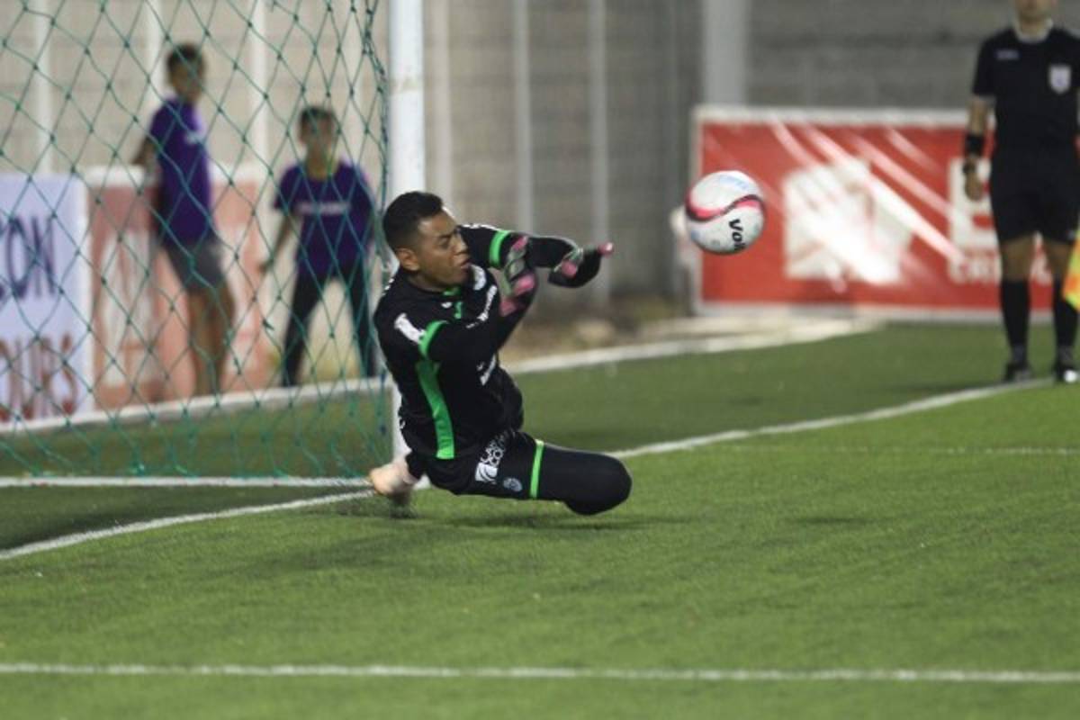 En fotos: La euforia de Wilmer Cruz y la barra del Real España estalla de furia
