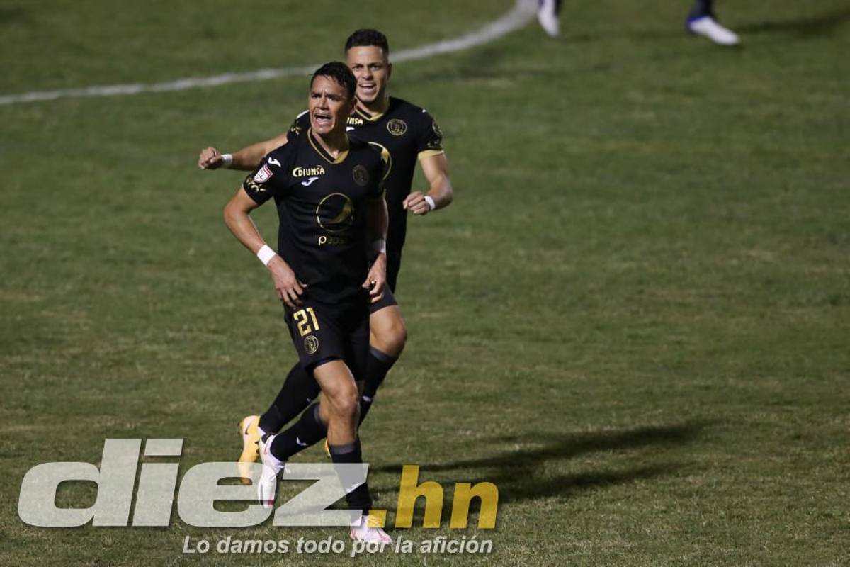 FOTOS: La tristeza de Diego Vázquez rumbo al camerino, las agresiones a jugadores chapines y la chica motagüense que hizo explotar el palco