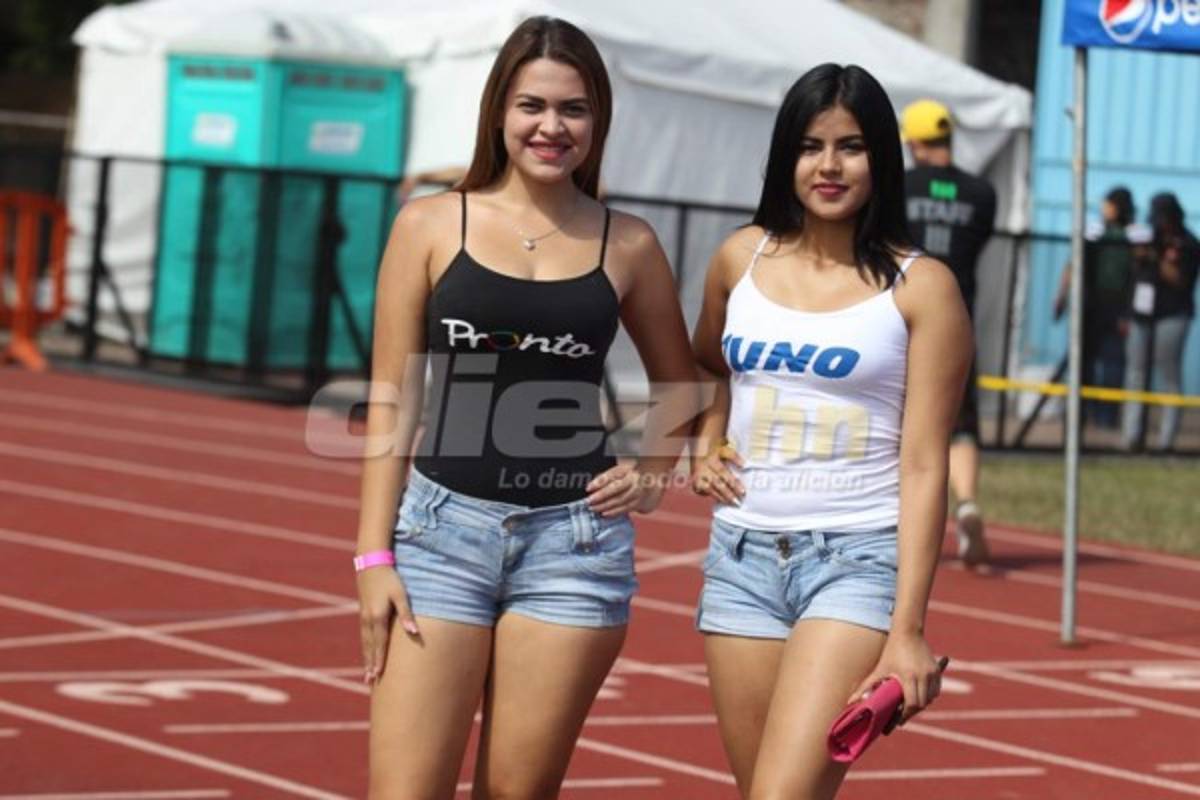 Las linduras que rodean a Ronaldinho en su visita a Tegucigalpa