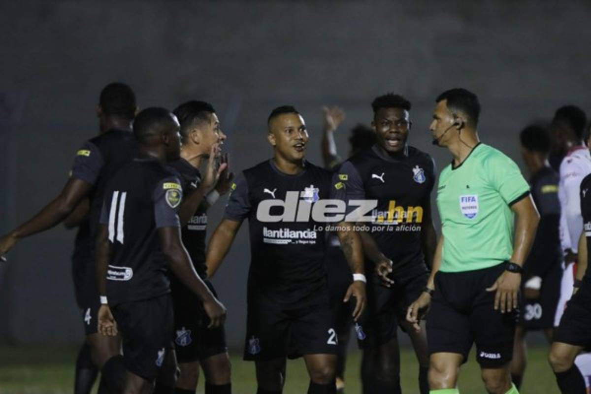 Curiosas: Héctor Vargas expulsado, el rostro de Archivald en gol de Bengtson y visita en el Nacional