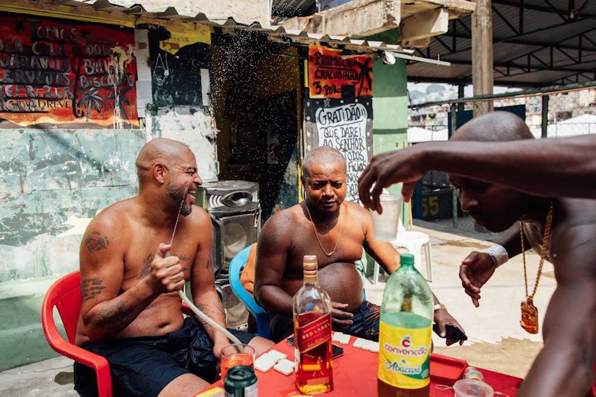 Así es Vila Cruzeiro, la favela más peligrosa de Brasil donde vive Adriano: “Veo a mi padre en cada uno de estos callejones”