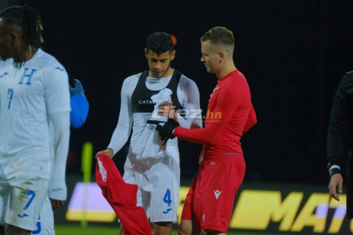 La broma de un bielorruso a Alberth Elis, el intercambio de camisetas entre catrachos y europeos y el frío en las gradas