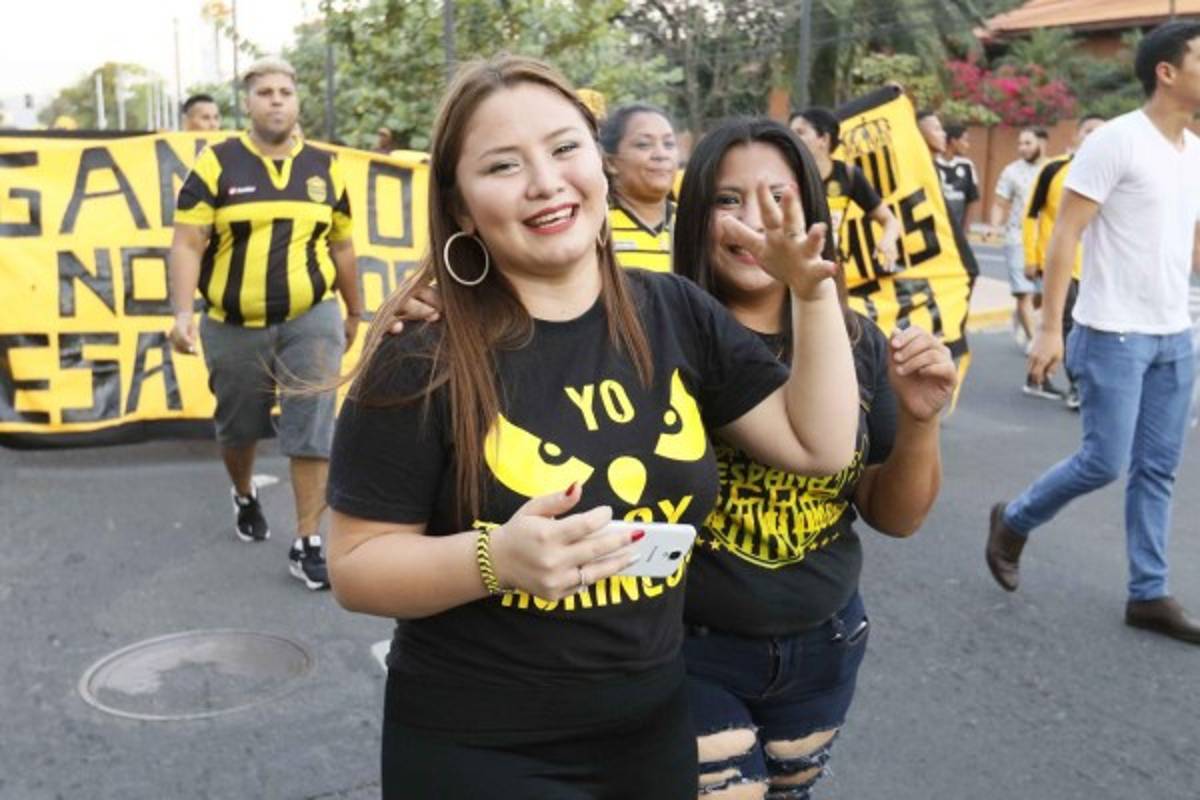 FOTOS: La belleza se robó el show en la semi entre Real España y Marathón