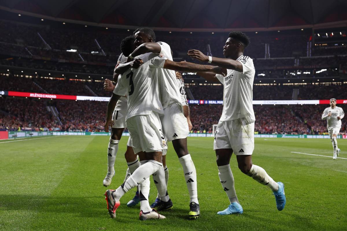 La bronca de Vinicius, revelan los objetos que tiraron a Courtois y la tristeza de Bellingham tras el Atlético - Real Madrid