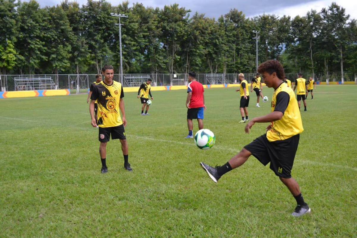 Fichajes: El jugador que pidió Troglio en Olimpia y más bajas en Motagua; Real Sociedad y UPNFM con nuevos jugadores