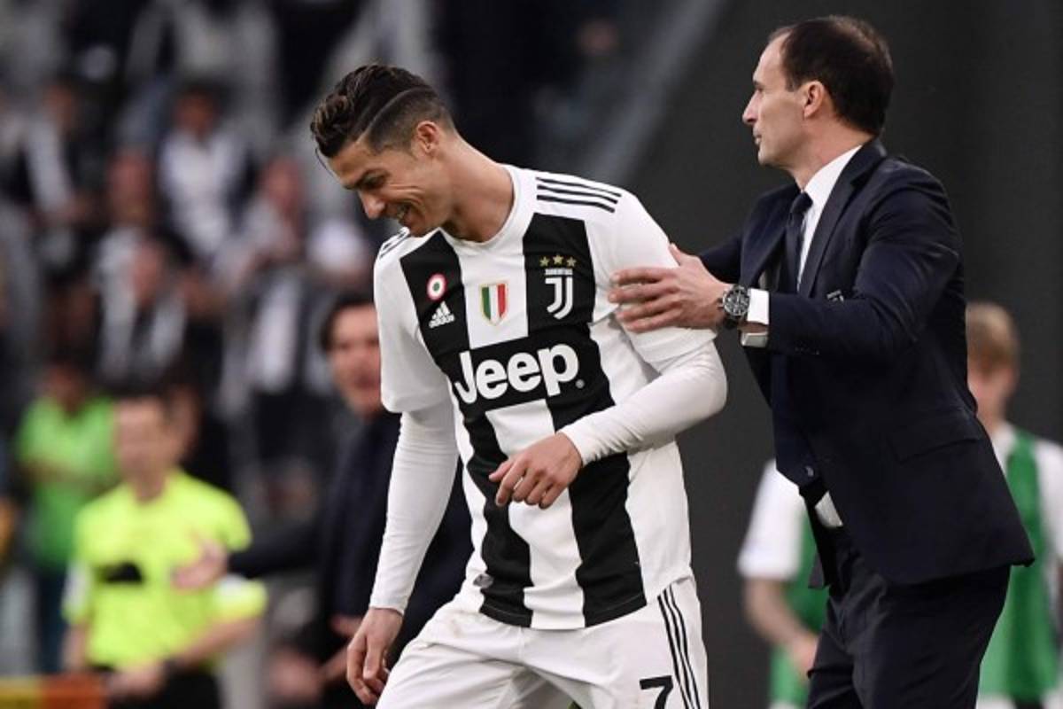 La manta, el nuevo gesto y la alegría de Cristiano tras coronarse con la Juventus en Italia   