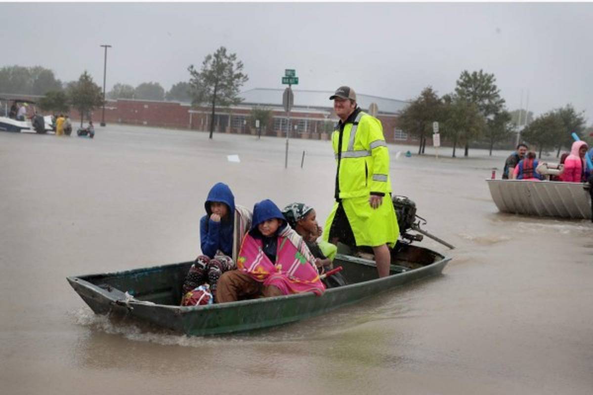 INFORME ESPECIAL: Continúan los desastres del huracán Harvey; Trump ya está en Texas
