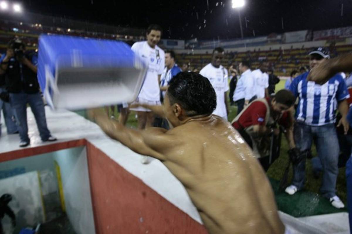 ¡Hace 11 años! Fotos inéditas de la desenfrenada celebración en Honduras tras clasificar al Mundial 2010