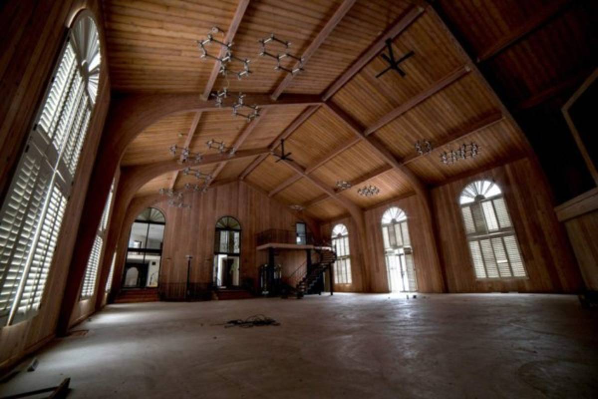 Así luce la impresionante mansión abandonada de Mike Tyson