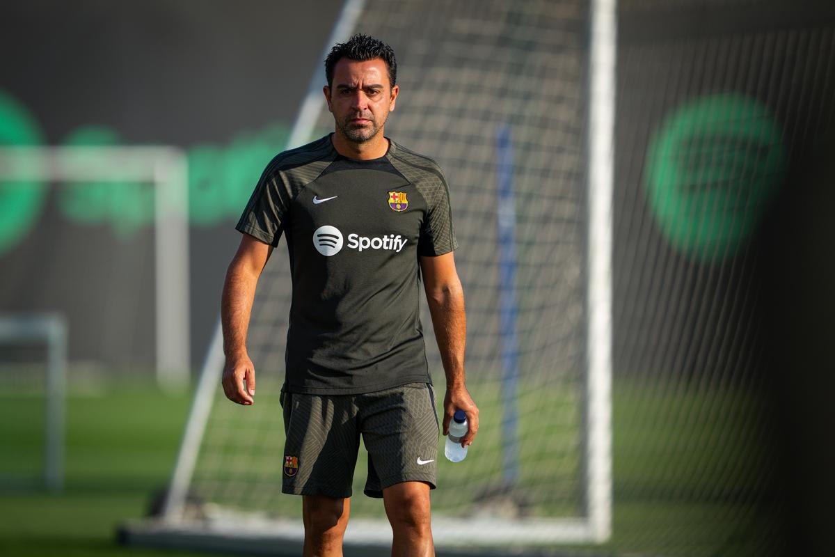 ¡Con delantero bomba! La poderosa alineación Xavi: Así será el 11 de Barcelona para ganar a Real Madrid el Clásico