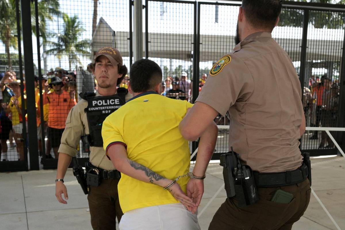 Batalla campal en la final de Copa América: hinchas causan caos, Policía captura aficionados en la previa Argentina vs Colombia