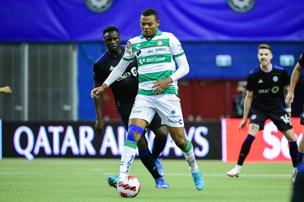 ¡Se fue ovacionado y contundente mensaje en su festejo! La inolvidable noche de Romell Quioto en Concachampios ante Santos Laguna