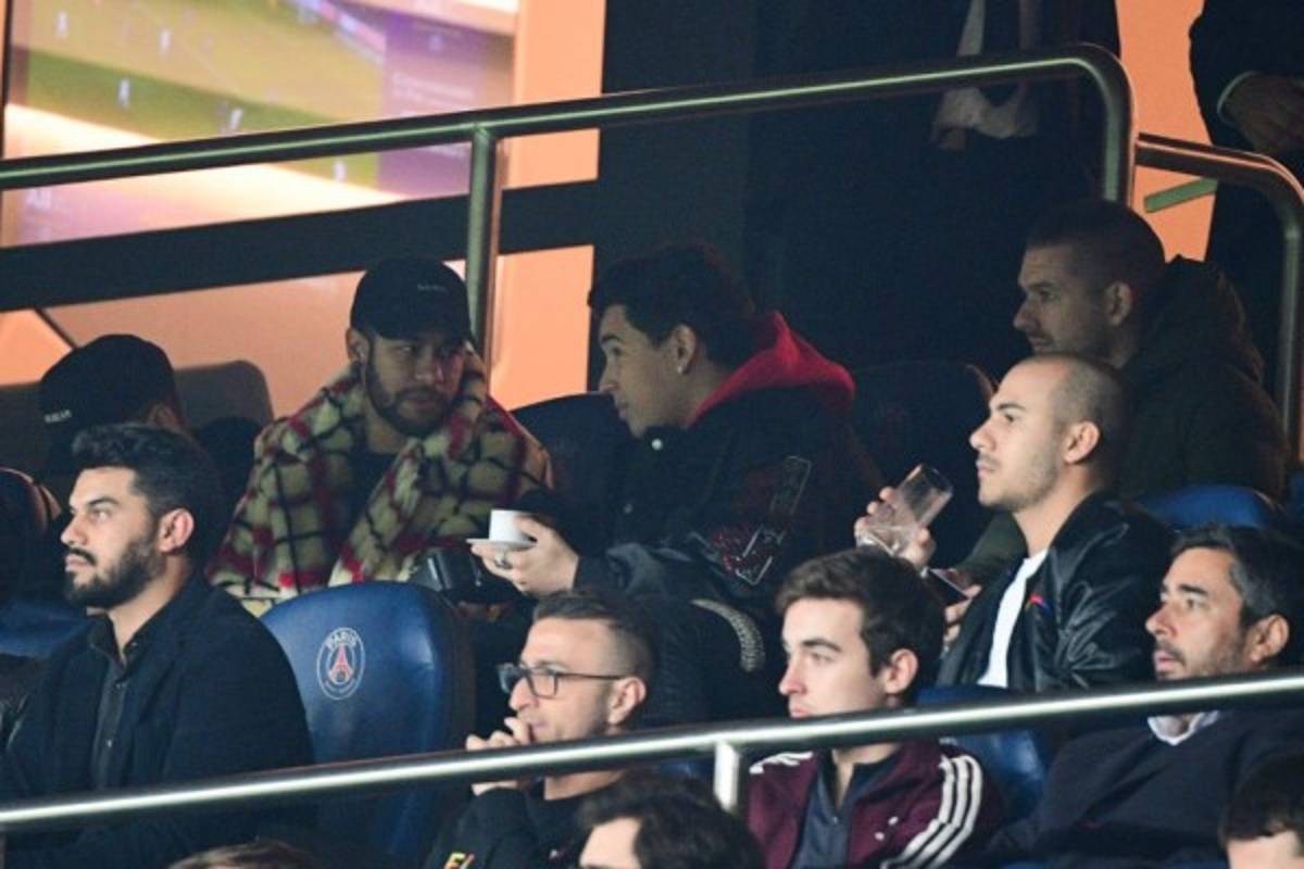 ¡Tremendo! Shenlong se apodera del PSG y así fue captado el brasileño Neymar