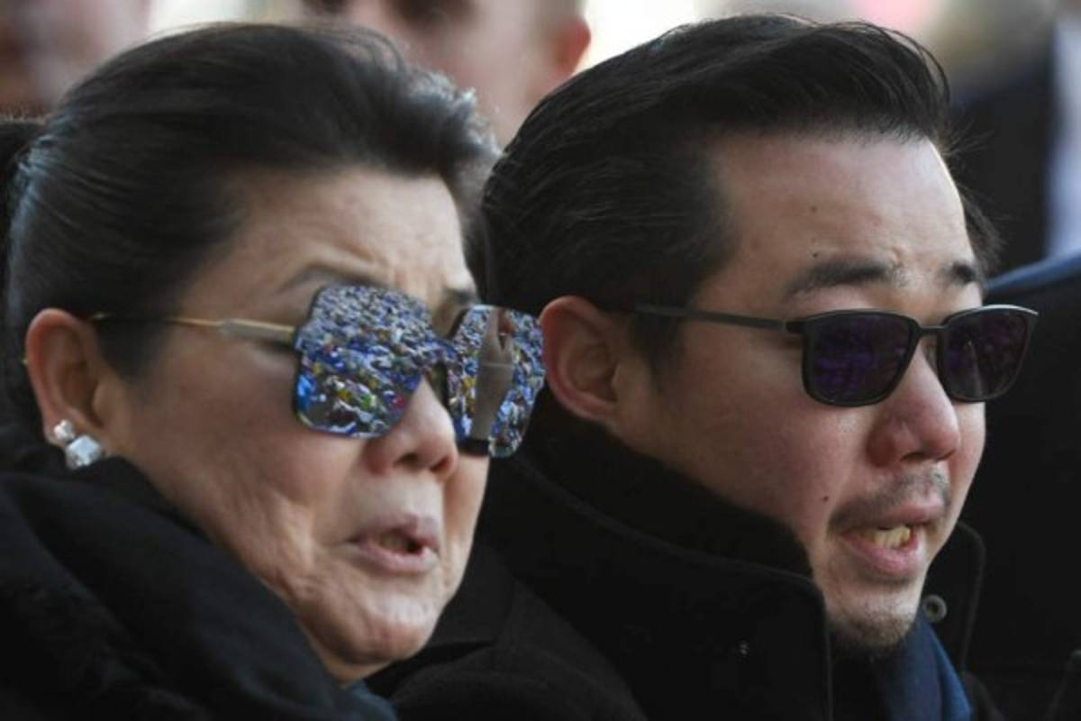 Jugadores del Leicester le rindieron tributo a su presidente en el King Power Stadium