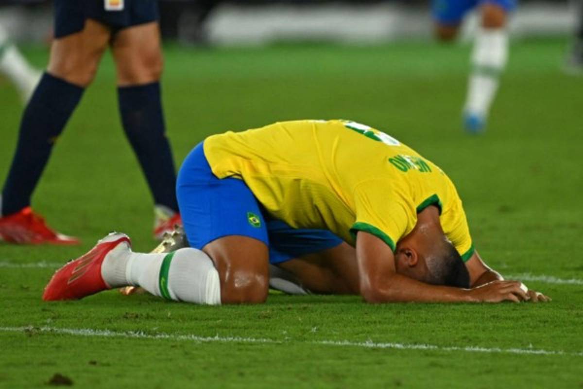 No se vio en TV: La emotiva imagen de Dani Alves, el llanto de los españoles y el festejo de Brasil