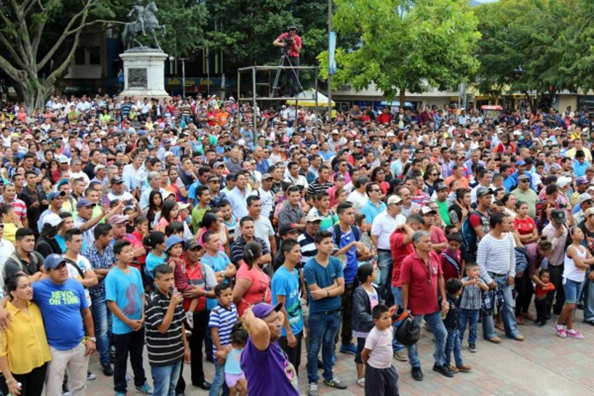 Espectacular ambiente en Tegucigalpa por la pelea del hondureño 'Pupita' Güity