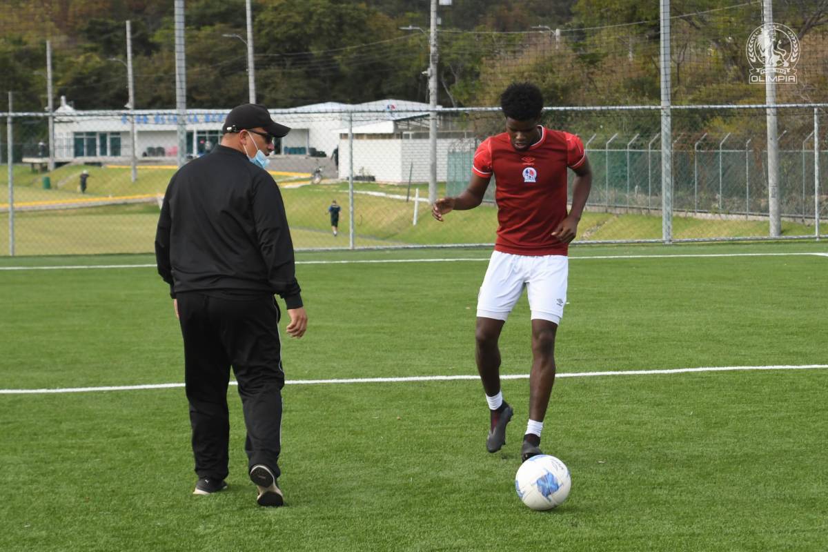 ¿Dos nuevos porteros? Olimpia entrenó en el Memorial Stadium previo a su primer amistoso en Estados Unidos