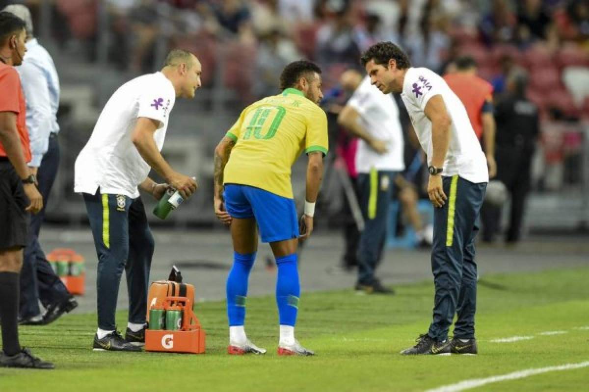 Neymar se marcha lesionado en amistoso ante Nigeria en Singapur