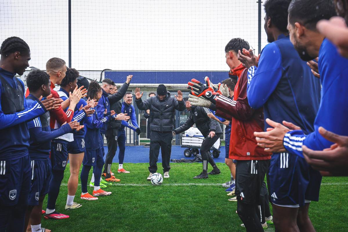 ¿Cómo luce? Alberth Elis reaparece y así lo recibieron sus compañeros del Girondins de Burdeos