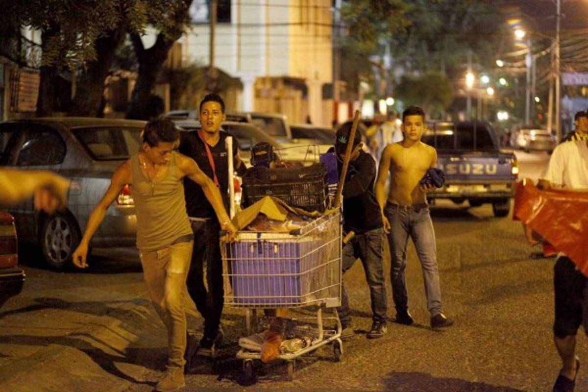 Zafarrancho entre barra del Real España y policía en el Morazán