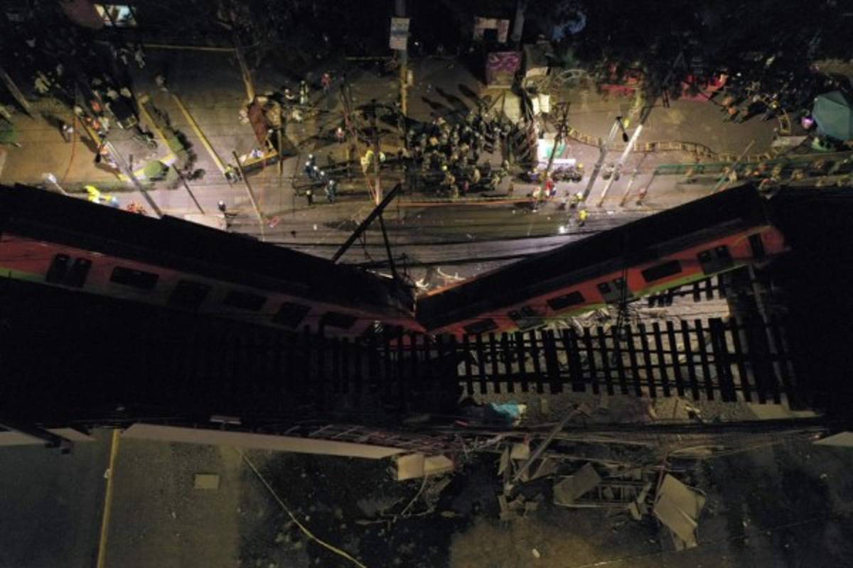 Horror en México: las dramáticas imágenes del terrible accidente de tren que deja más de 20 muertos