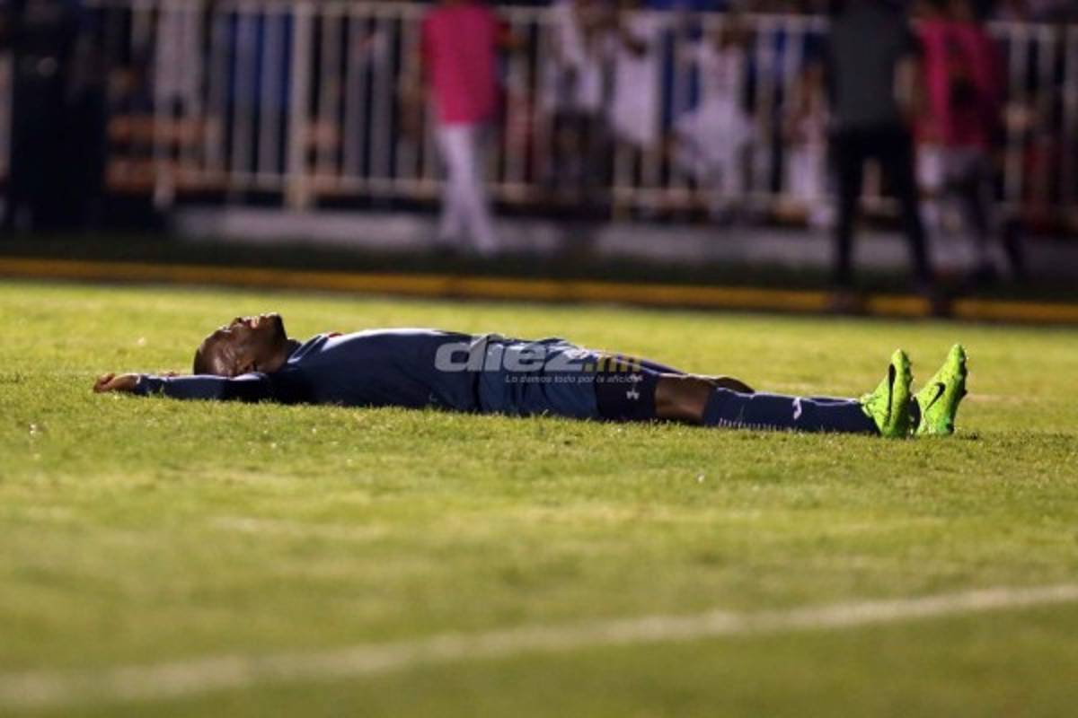 NO SE VIO EN TV: El drama de los jugadores de Motagua y la inolvidable pancarta en gradería