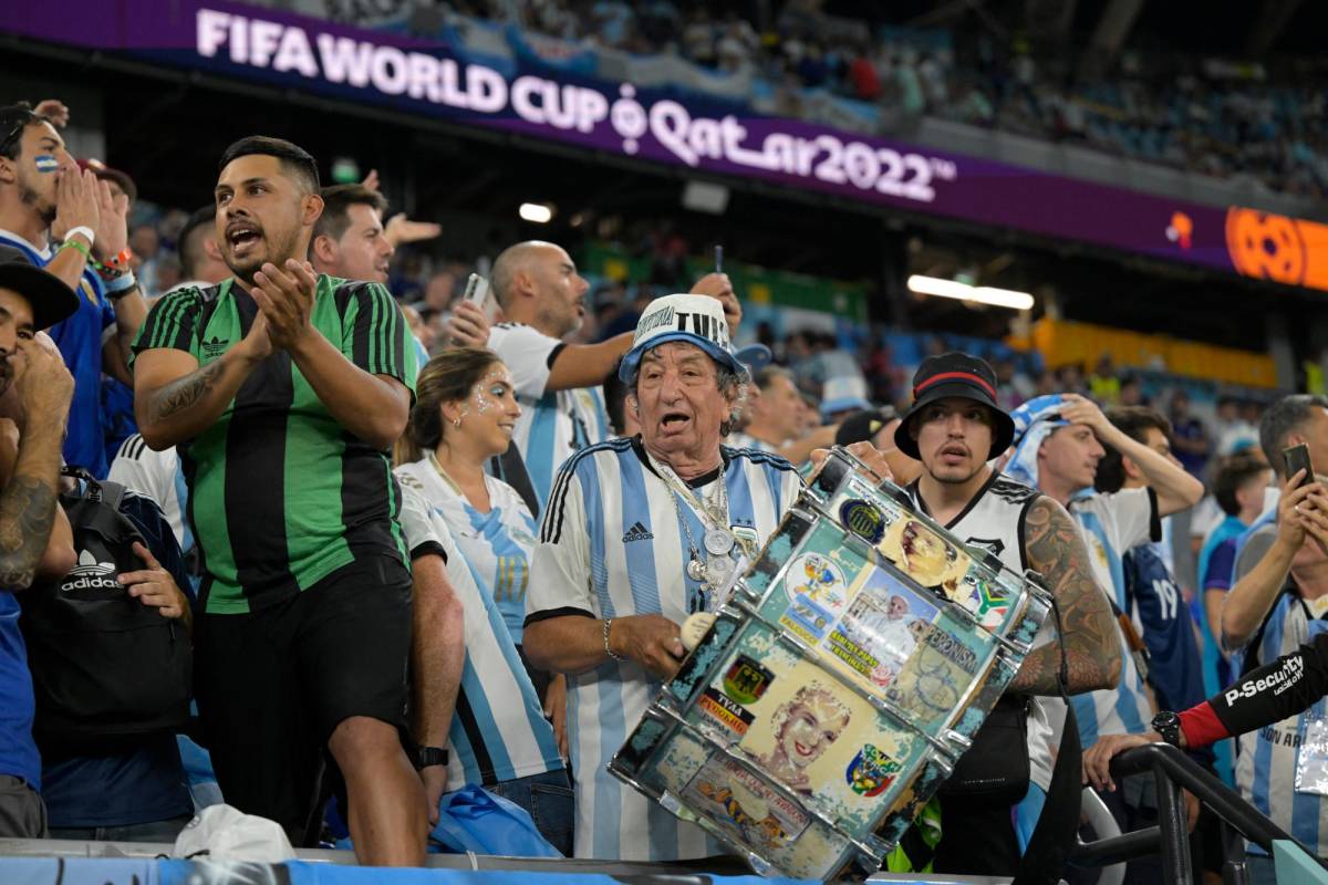 No se vio por TV: Hijos de Messi y sus relajos en el palco, el enojo de Antonela y el amigo de Maradona