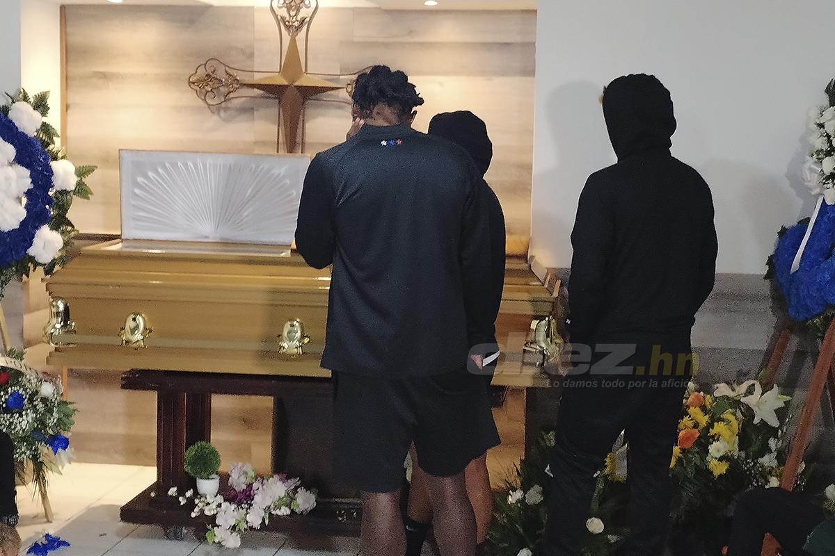 El último adiós: Olimpia viajó a La Ceiba para despedirse de Demetri Gordon, delantero que murió tras fatal accidente