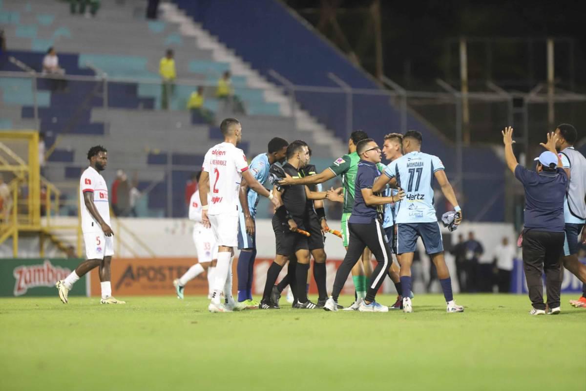 El gesto de Gabriel Araújo que Olimpia aplaude, la bronca que se dio en la remontada y el enfado del Albo con Génesis