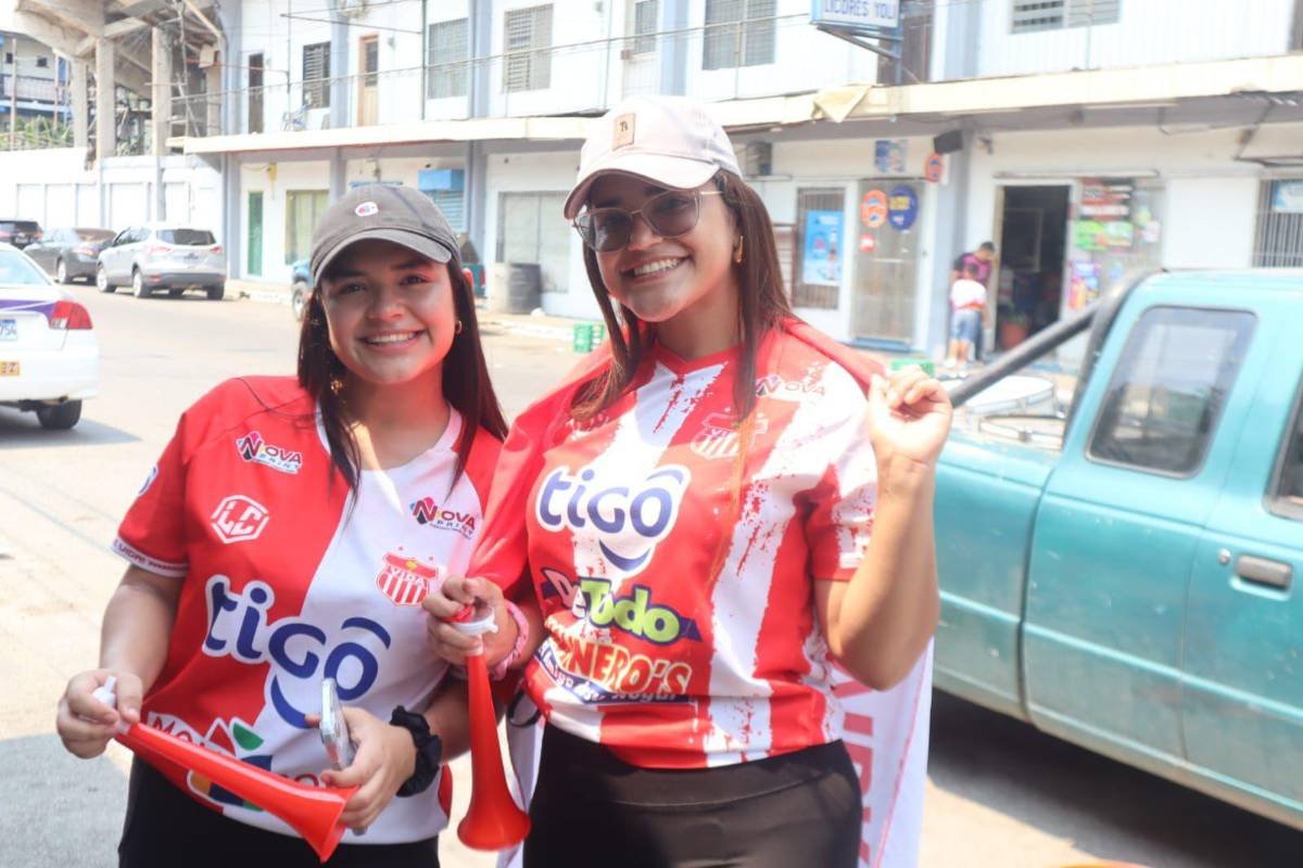 La reina que enamoró en La Ceiba y el Yankel estuvo lleno de hermosuras: las bellas mujeres que visitaron los estadios de Honduras