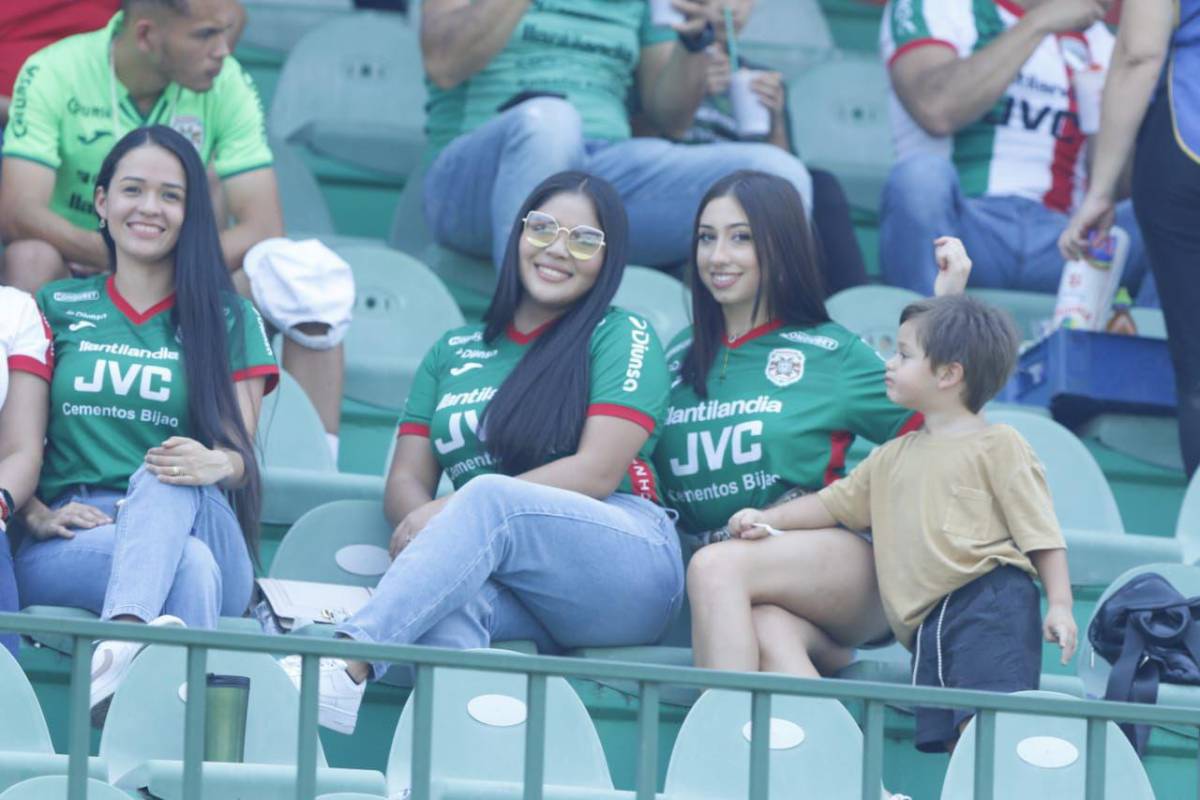 La reina que enamoró en La Ceiba y el Yankel estuvo lleno de hermosuras: las bellas mujeres que visitaron los estadios de Honduras