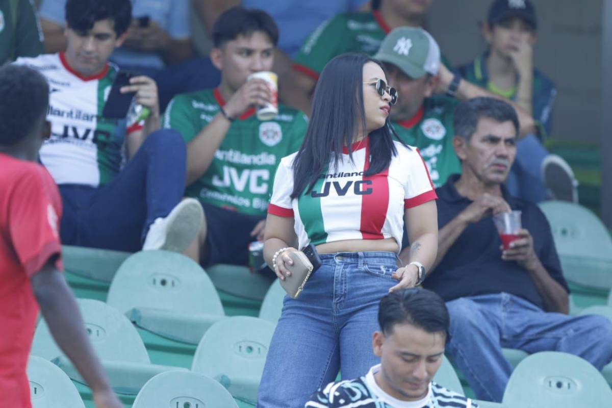 La reina que enamoró en La Ceiba y el Yankel estuvo lleno de hermosuras: las bellas mujeres que visitaron los estadios de Honduras