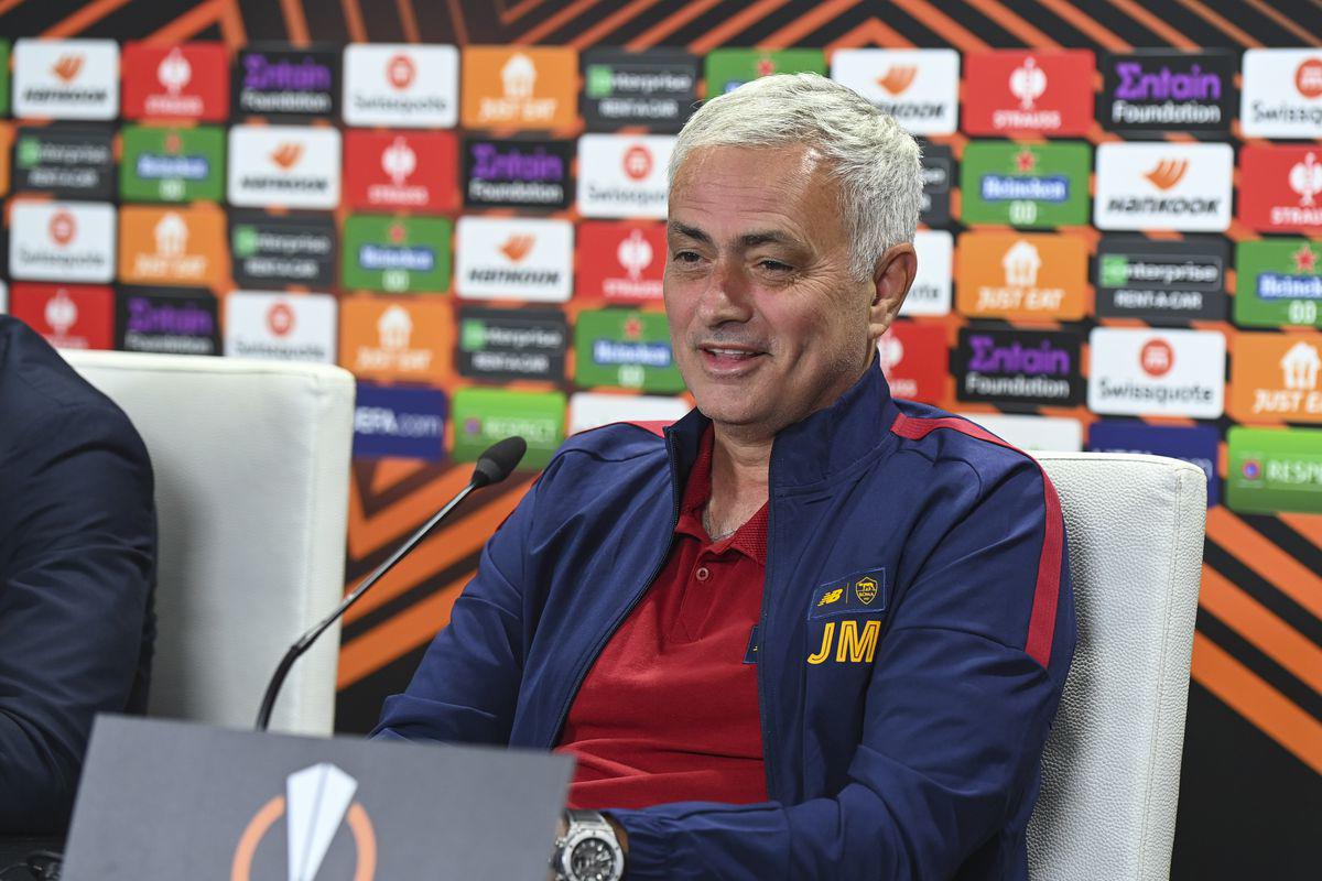 La polémica lista de los mejores técnicos del mundo: Xavi supera con amplitud a Luis Enrique y Mourinho