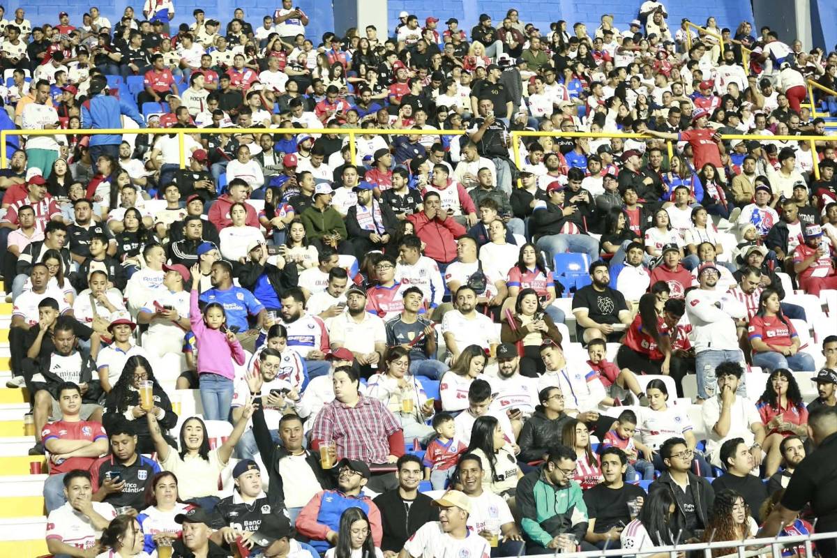 La desgarrada imagen de Bennett, otro error de Menjívar y las leyendas