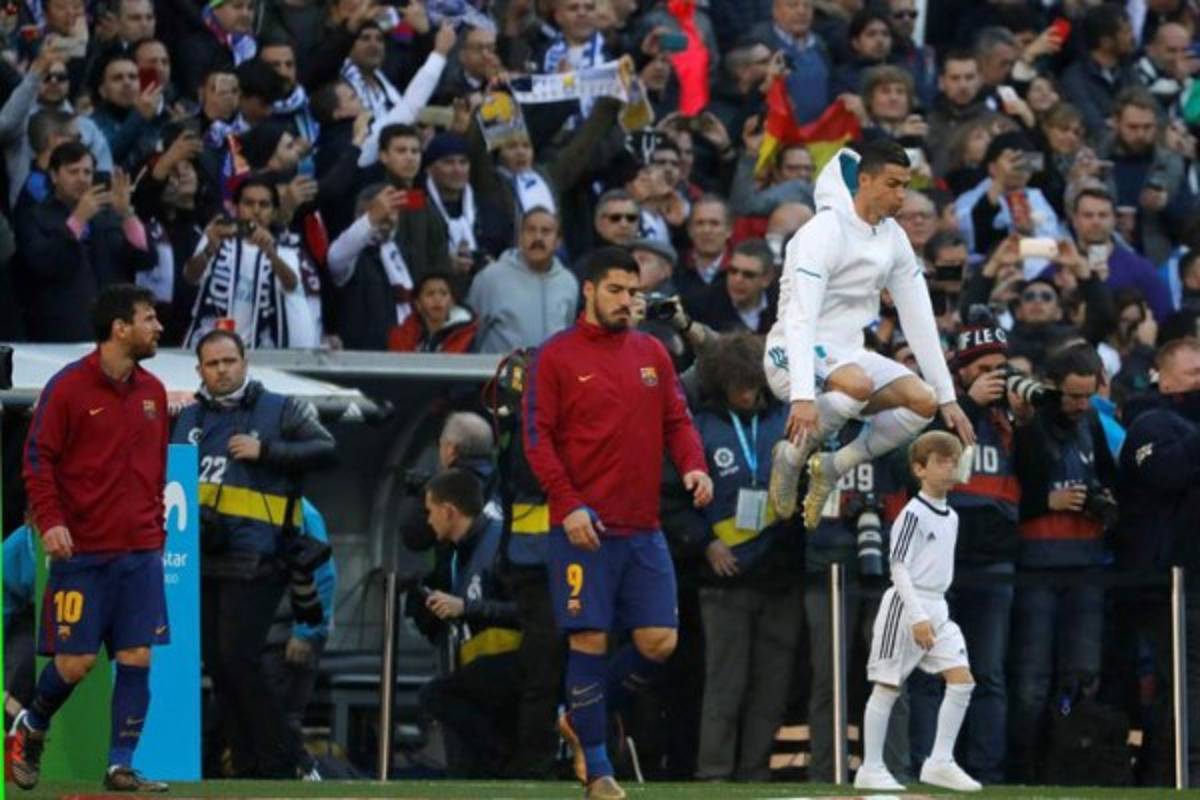 Lo que no se vio en TV: Los gestos de crack de Messi con CR7; saludo y disculpas