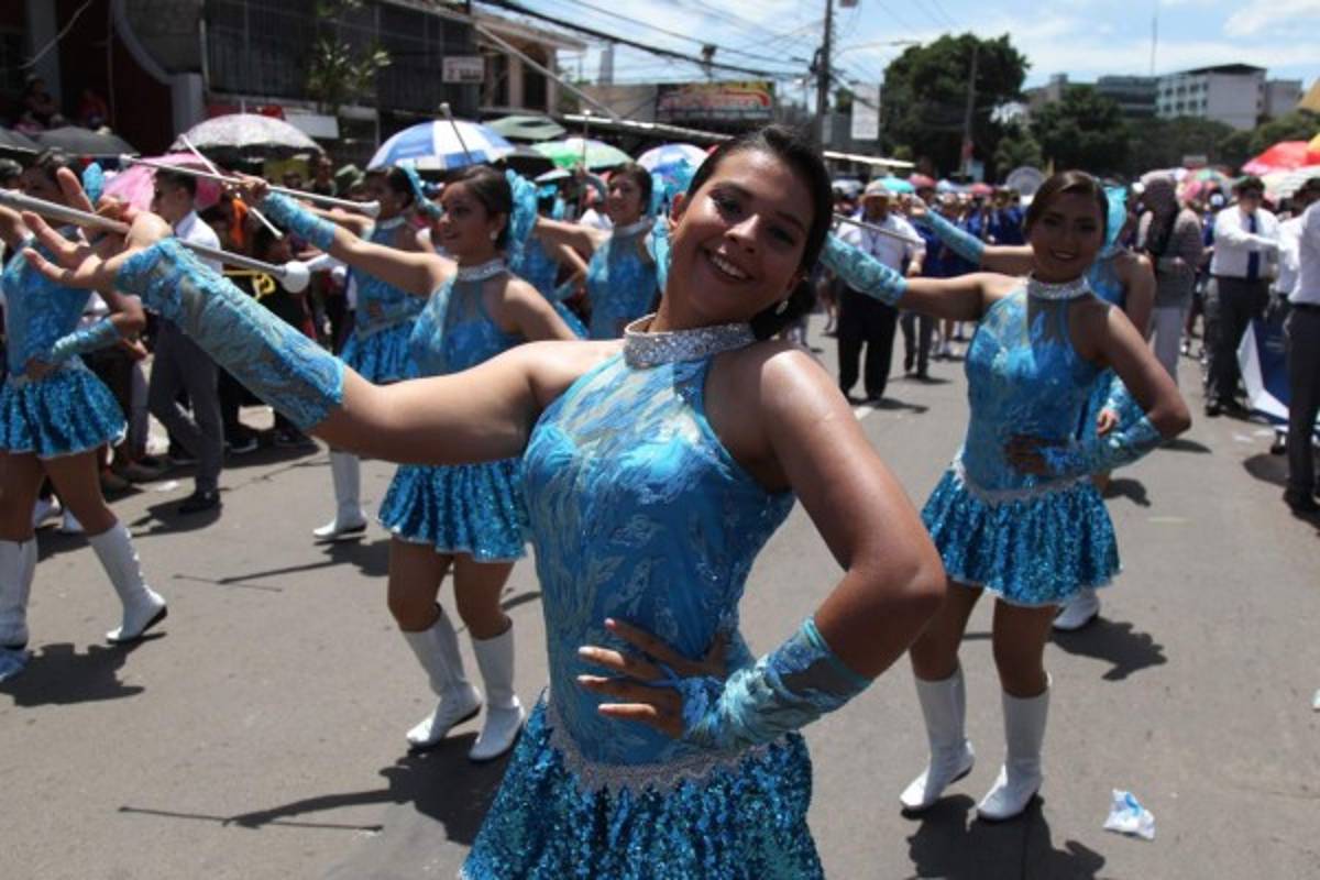 Las palillonas de Tegucigalpa que han deslumbrado en los desfiles patrios