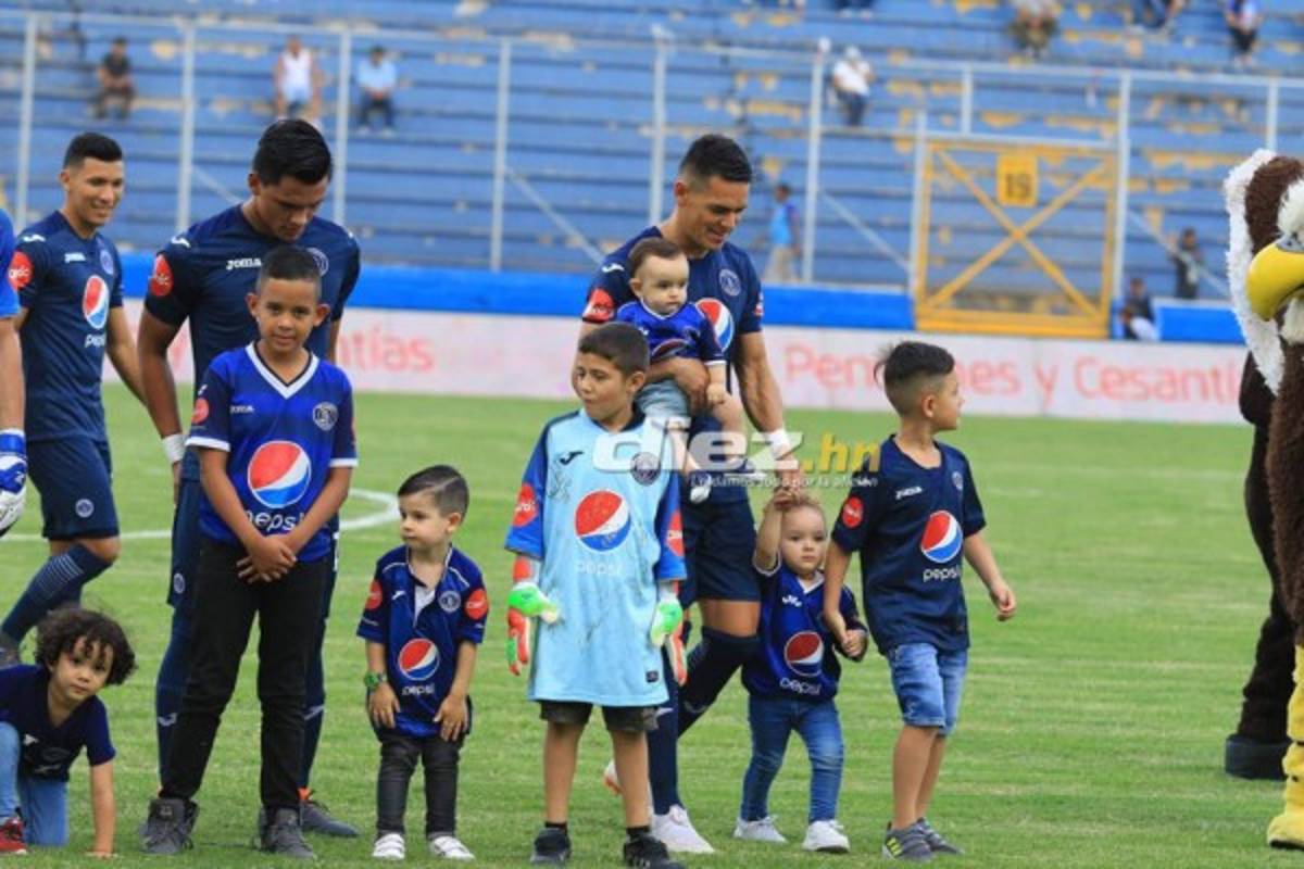 NO VISTE EN TV: Los recogepelotas, el gesto de Licona y la plática Tato-Diego