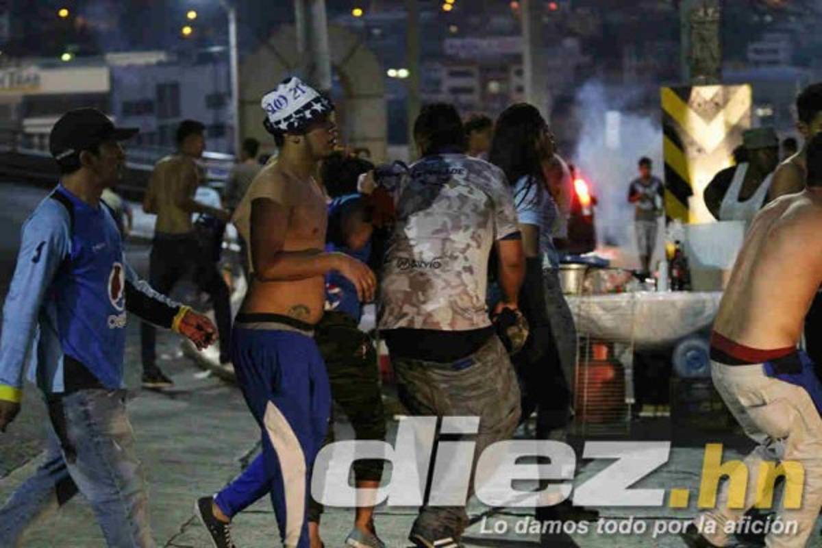 EN FOTOS: Noche de terror en las afueras del Nacional tras derbi Motagua-Olimpia