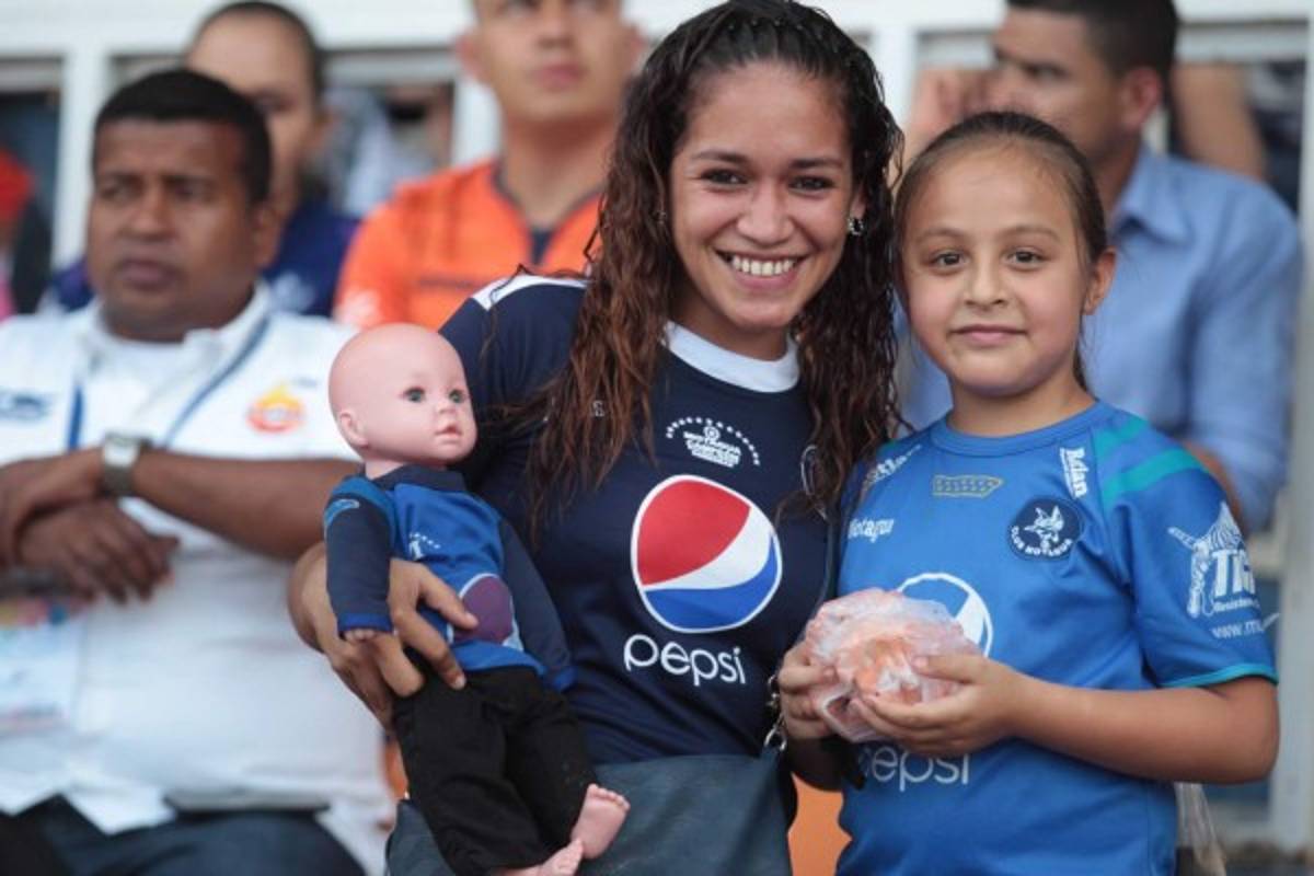 ¡De infarto! Las chicas más espectaculares de la final Motagua-Honduras Progreso