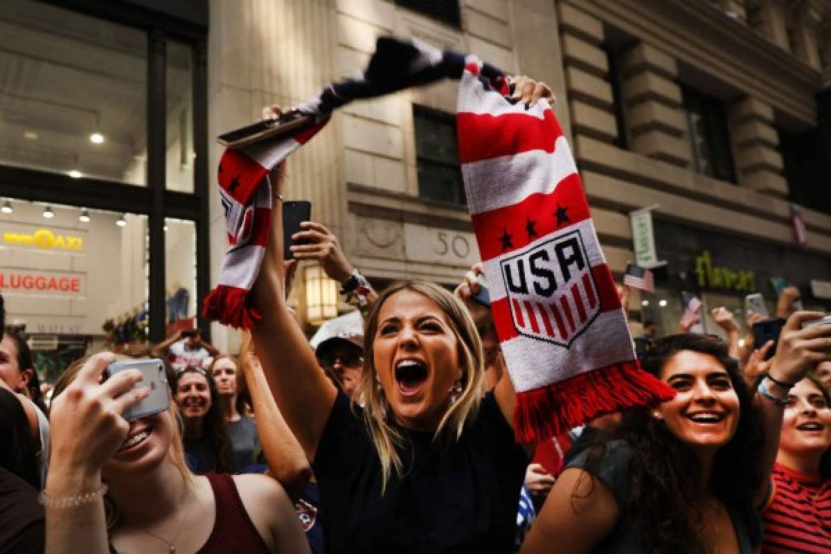 Espectacular y 'polémico' desfile en Nueva York para celebrar con la selección femenina de USA