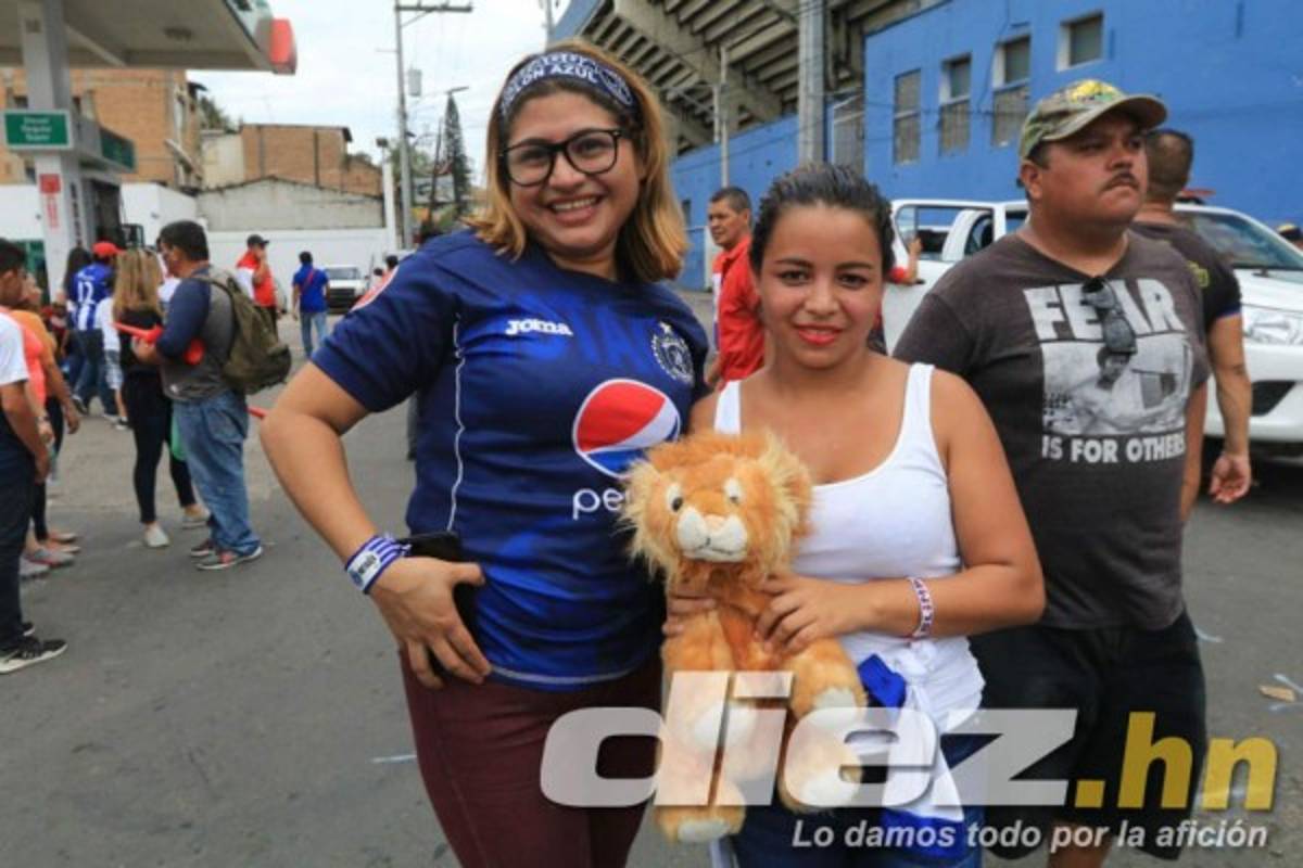 Bonito ambiente en el estadio Nacional para la final Olimpia-Motagua