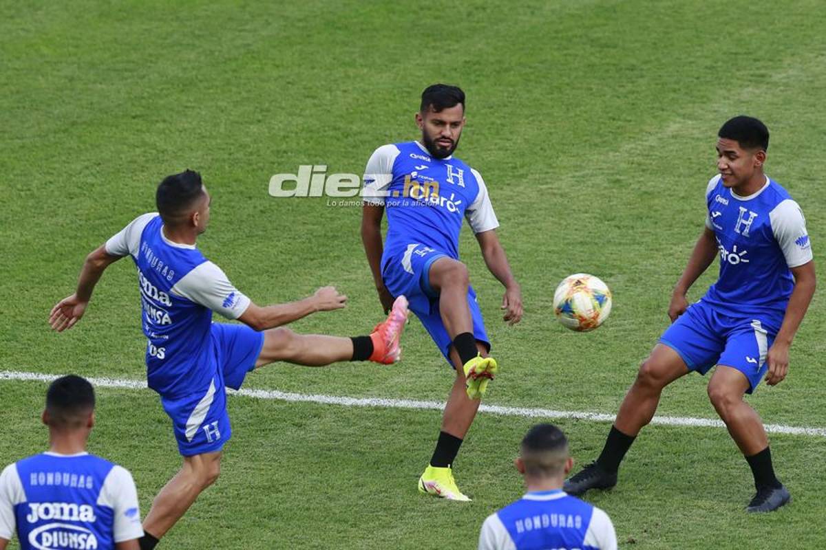 ¡La charla del Bolillo y buen ambiente! Las imágenes del primer entreno de Honduras de cara al amistoso con Colombia