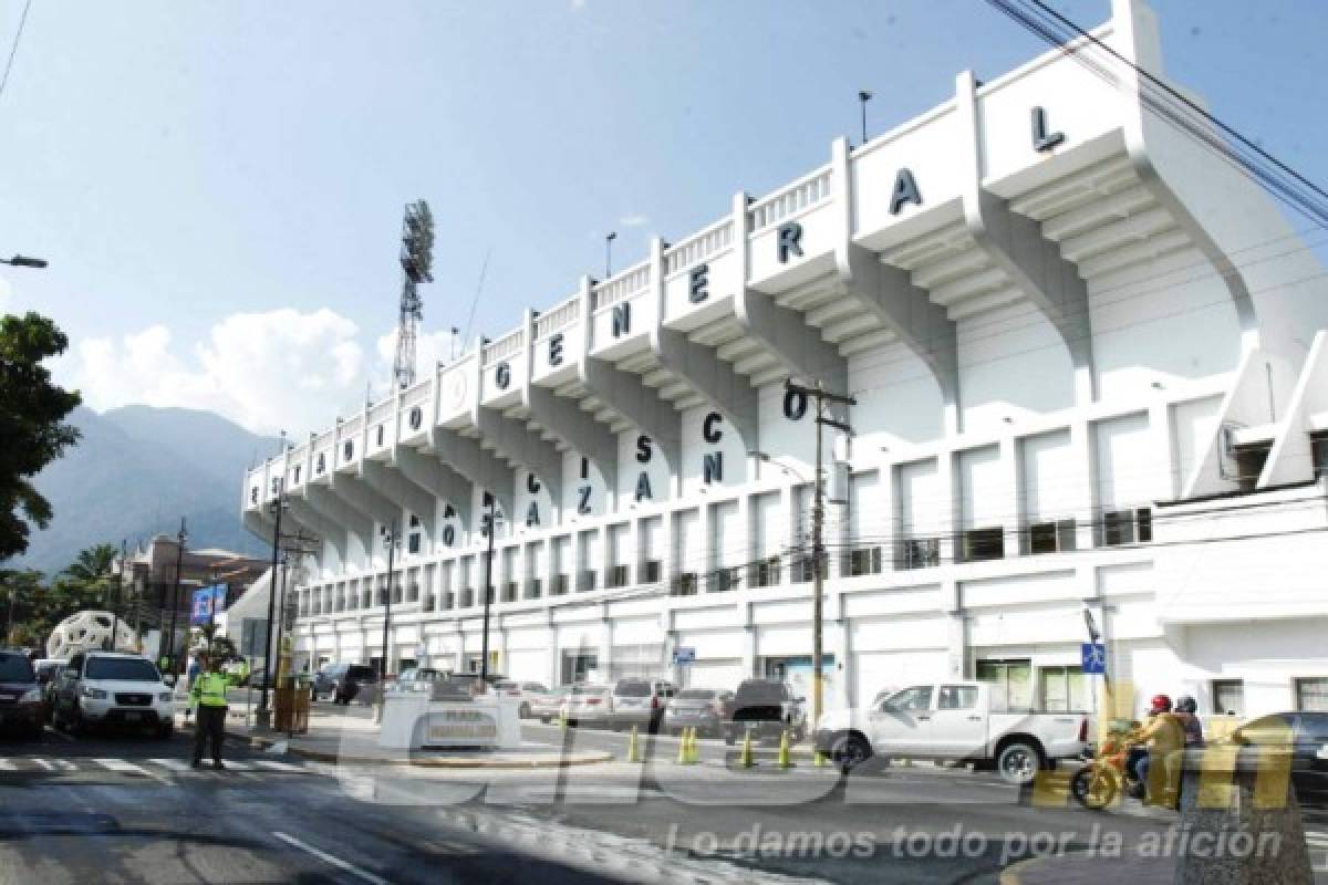 El estadio Morazán cambia de nombre y así luce con su plaza mundialista